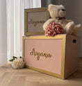 Load image into Gallery viewer, Speelgoedkist met naam - Toybox with name - L 60x40x40 cm
