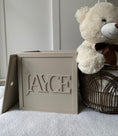 Load image into Gallery viewer, Speelgoedkist met naam - Toybox with name - S 30x30x30 cm