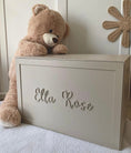 Load image into Gallery viewer, Speelgoedkist met naam - Toybox with name - L 60x40x40 cm